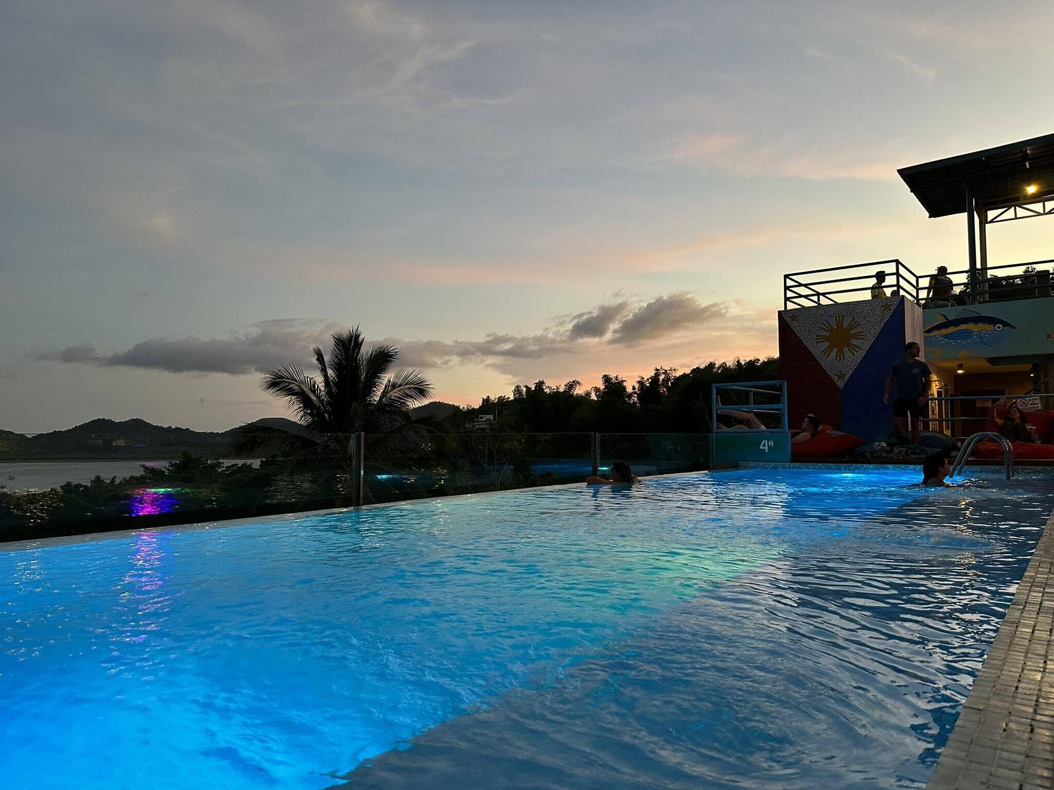 Outpost Hostel - Coron - Adults Only Hostel
